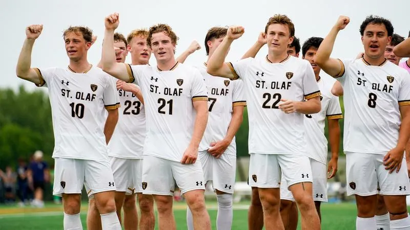 Men's soccer moves up to No. 2 in United Soccer Coaches Poll