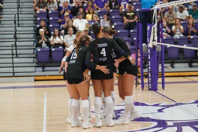 Warriors Volleyball to Face No. 2 Wayne State and Augustana this Weekend.