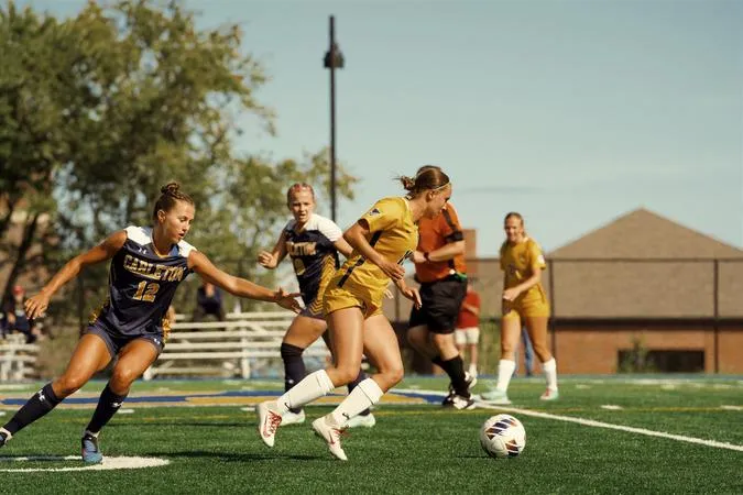 Women's Soccer Falls to Carleton in MIAC Opener