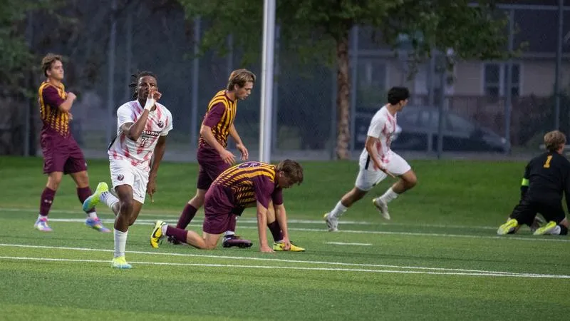 Men's Soccer Begins UMAC Play with 3-1 Over UM-Morris