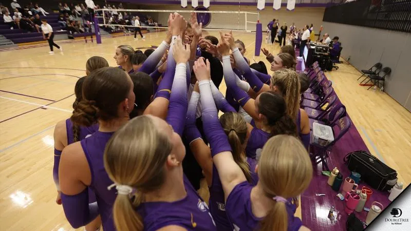 Block Party: Strong Defense Powers Eagles to Win at St. Kate's