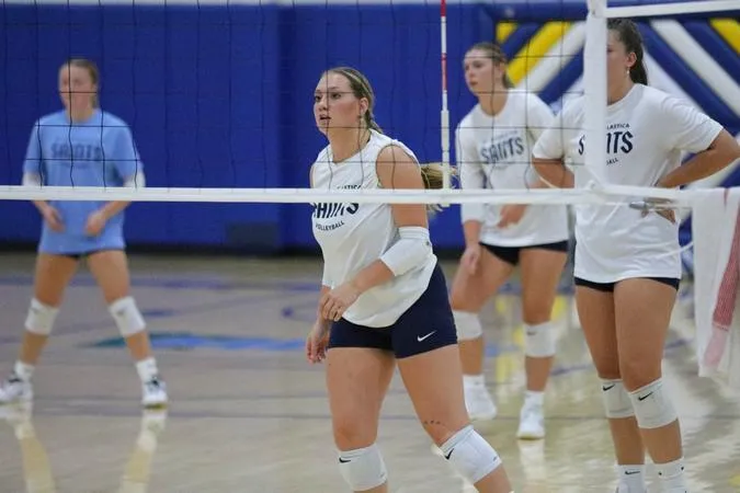 Volleyball Rebounds Against Marian to Split Opening Day of Stinger Classic