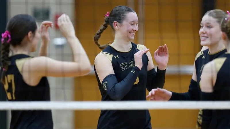 No. 21 volleyball splits matches on day one of Mabel Lee Invite