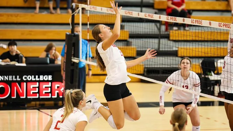 Volleyball Bested by No. 4 Blugolds