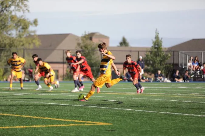 Men's Soccer Falls to Macalester on Two Late Goals