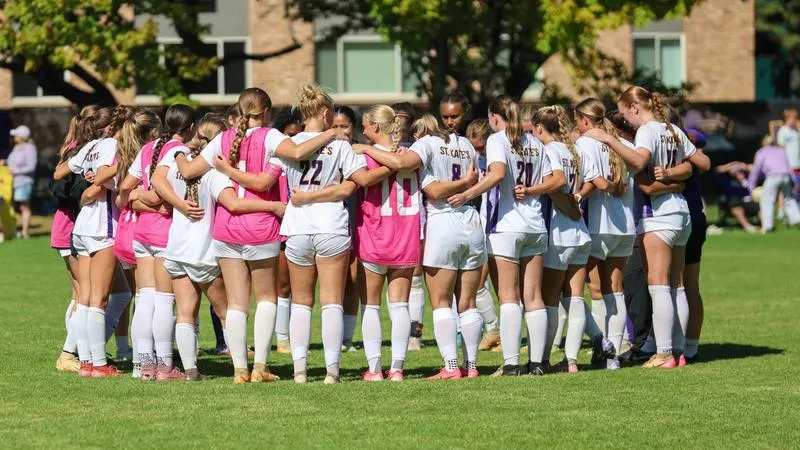 Wildcats fall to Carleton in MIAC road match
