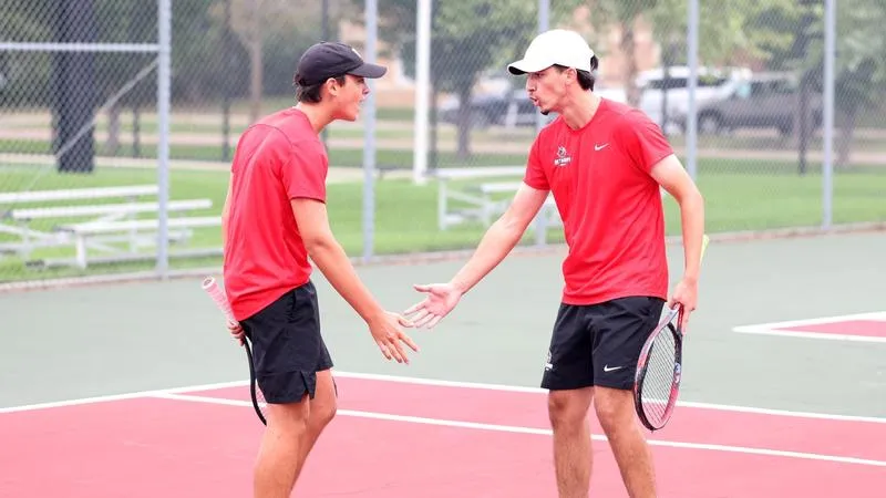 Men's Tennis Tops Concordia-Moorhead 5-2