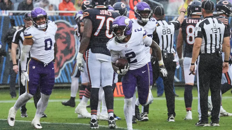 Vikings' defense is again well-connected and well-coached, at the direction of Brian Flores