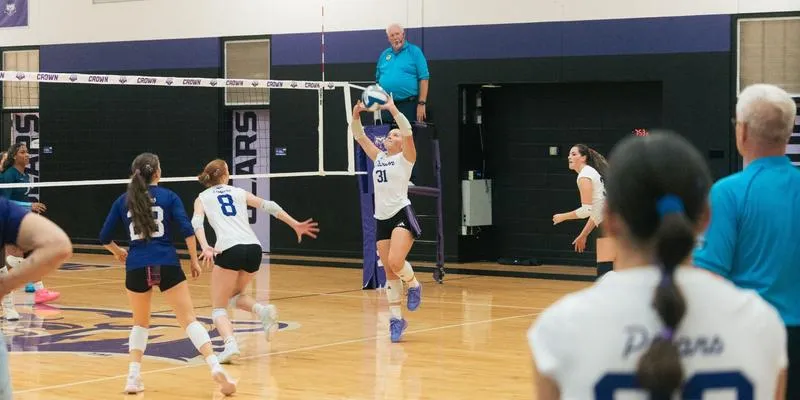Polars Battle Cougars in Tuesday Night UMAC Matchup