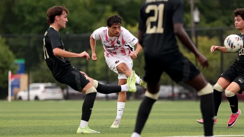 Men's Soccer Blanks Crown 2-0