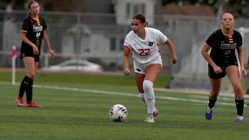 Women's Soccer Ties Crown 1-1