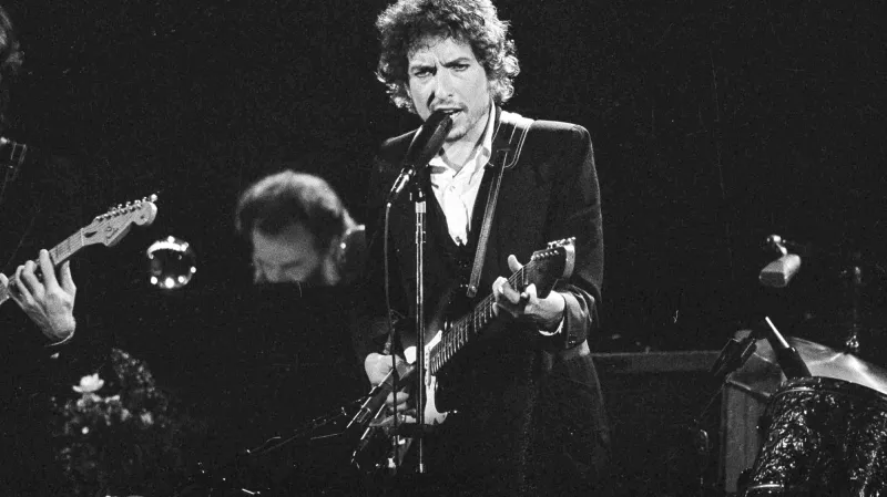 Handwritten Bob Dylan lyrics hit auction block