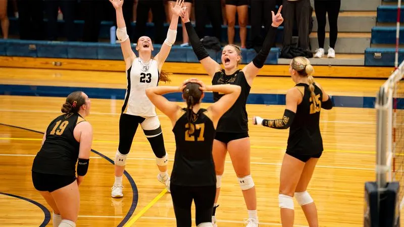 No. 25 volleyball sweeps past Carleton for third consecutive year