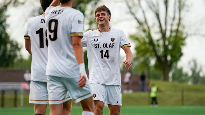 Men's soccer ascends to top spot in United Soccer Coaches Poll