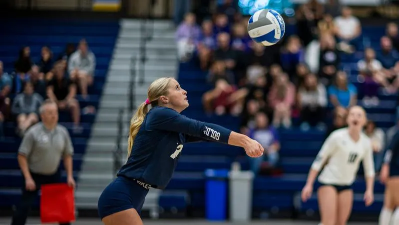Golden Bears sweep Warriors on the road
