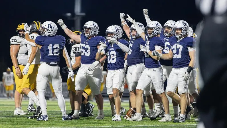 PREVIEW: No. 9 Royals to Host Pipers in Second-Straight Home Night Game
