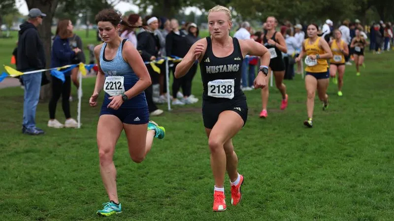 Mumm and Greisen pace SMSU cross country teams at Augustana Invite