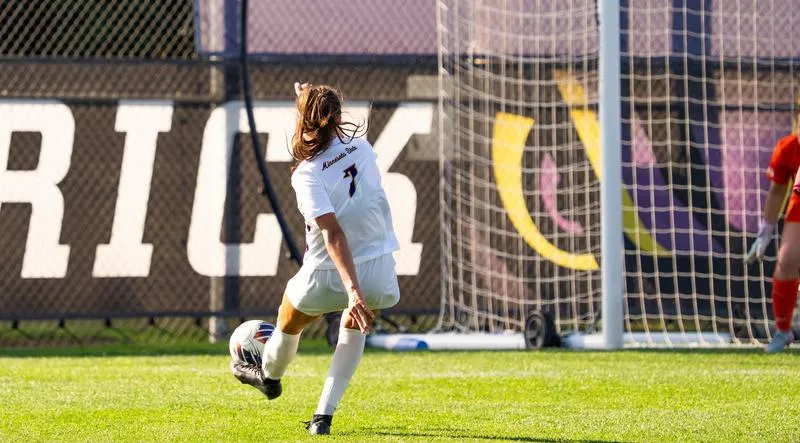 Smith's Hat Trick Propels No. 8 Mavericks to Dominant 5-0 Win Against USF