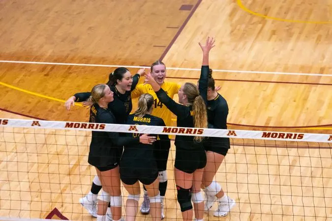 Cougars Upset No. 25 St. Olaf in Five Sets