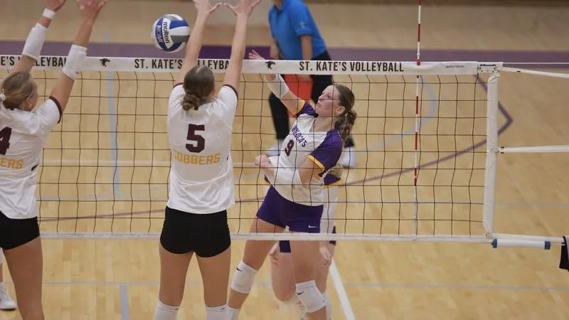 Wildcats battle Cobbers in four-set MIAC opener