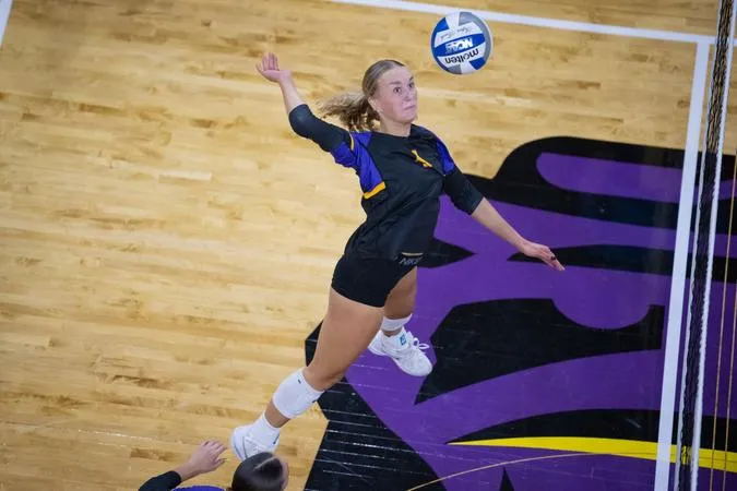 Mavericks Roll Past Winona State in Straight Sets