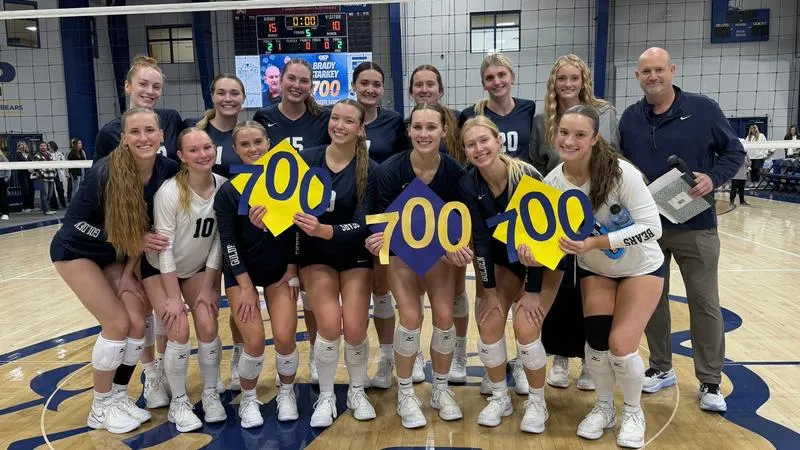Starkey notches 700th victory in five-set win over Huskies