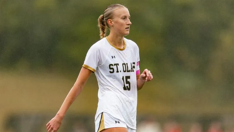Johnson breaks all-time points record, women's soccer shuts out Augsburg