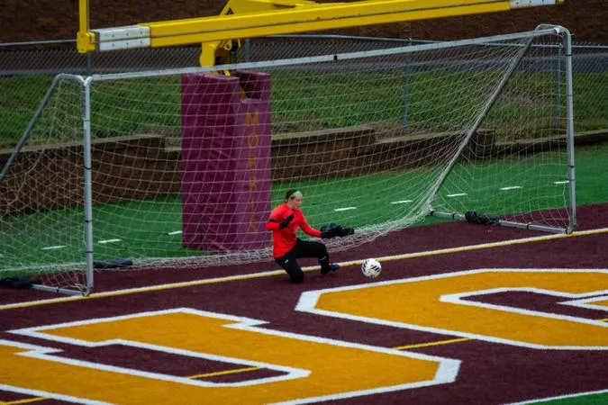 Frear-Boerner Makes 13 Saves Against UW-Superior
