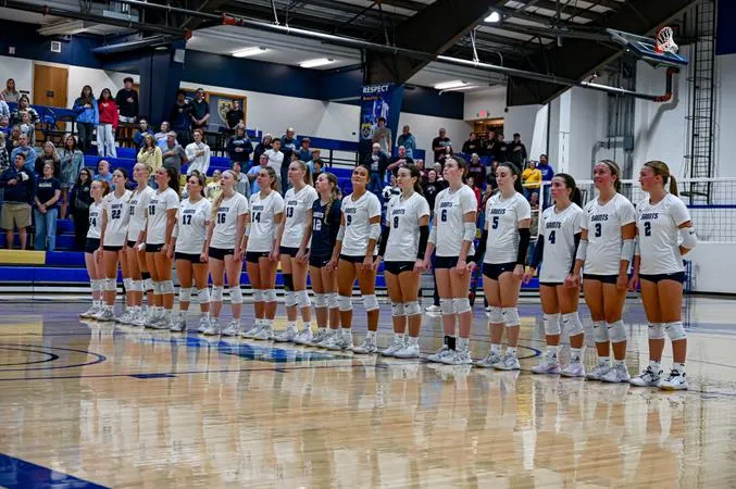Volleyball Falls in Five-Set Battle at Macalester