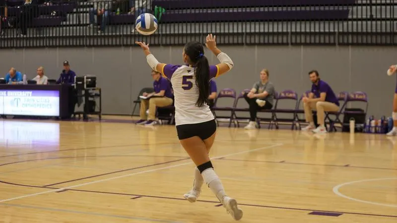 Volleyball falls to Gusties on the road