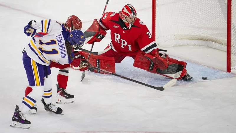 Tenenbaum earns WCHA Defender of the Week Honors