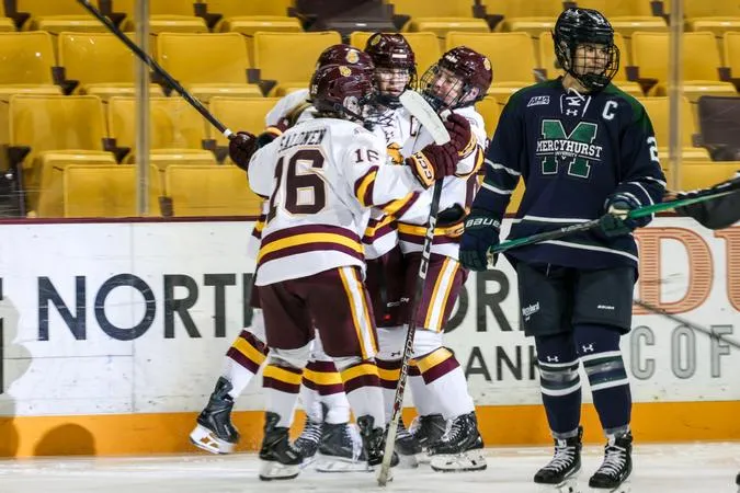 It's a Shutout Series Sweep for No. 9 UMD Women's Hockey After 4-0 Win over No. 14/15 Mercyhurst