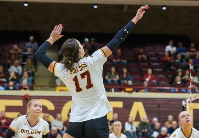 Seniors Power No. 20 Volleyball to Midweek Sweep of Bemidji State