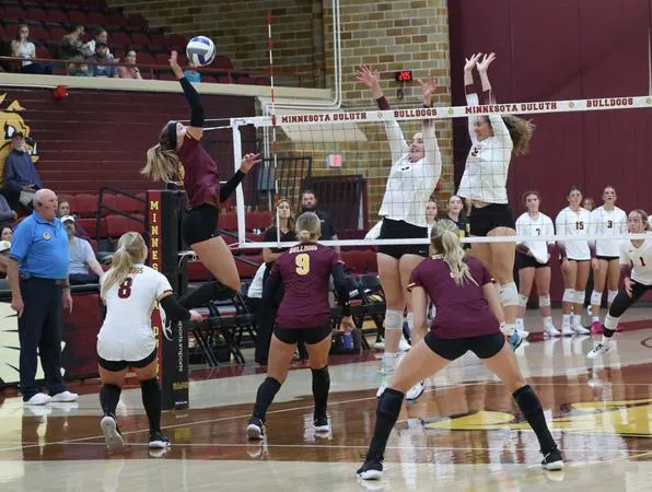 No. 19 Volleyball Heads to MSU Moorhead Tuesday