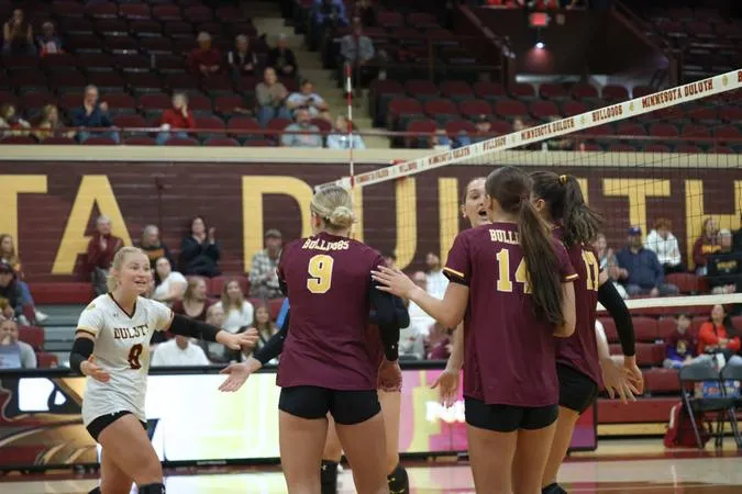 No. 19 UMD Volleyball Sweeps Dragons in Close Sets