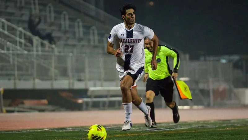 Men's Soccer: Macalester Drops MIAC Game to Gustavus on Late Goal