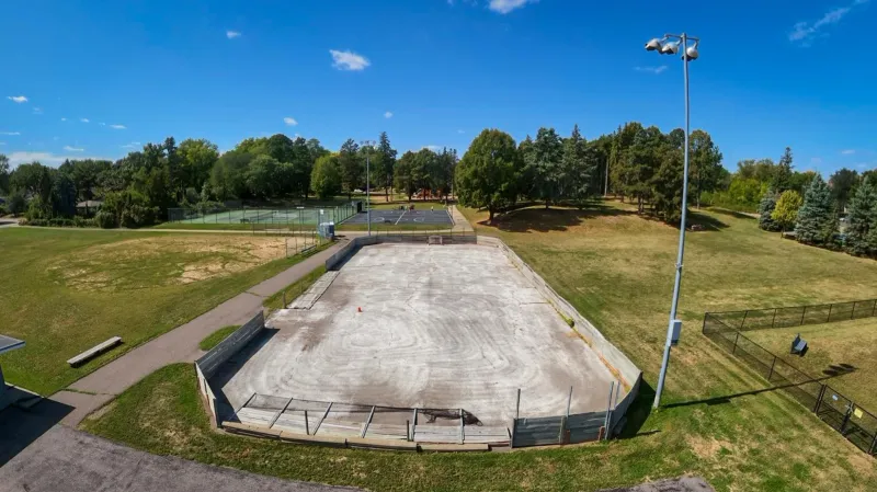Lauderdale upgrading community hockey rink