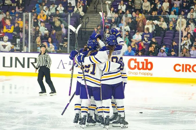 No. 15 Mavericks Open WCHA Play with Home Series Against No.13 Huskies