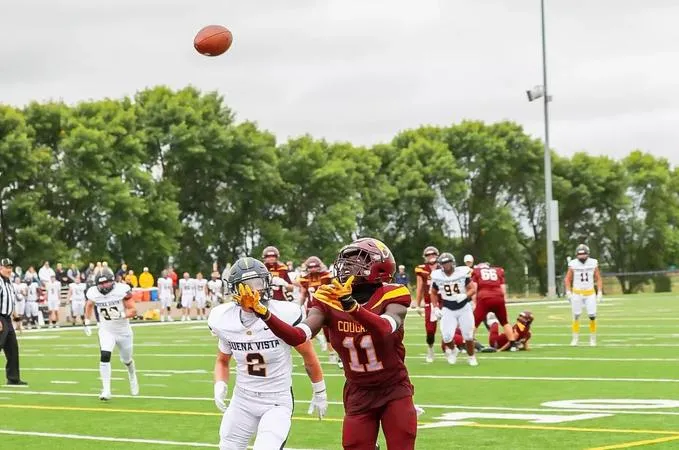 Minnesota Morris Football Hosts Crown for Homecoming