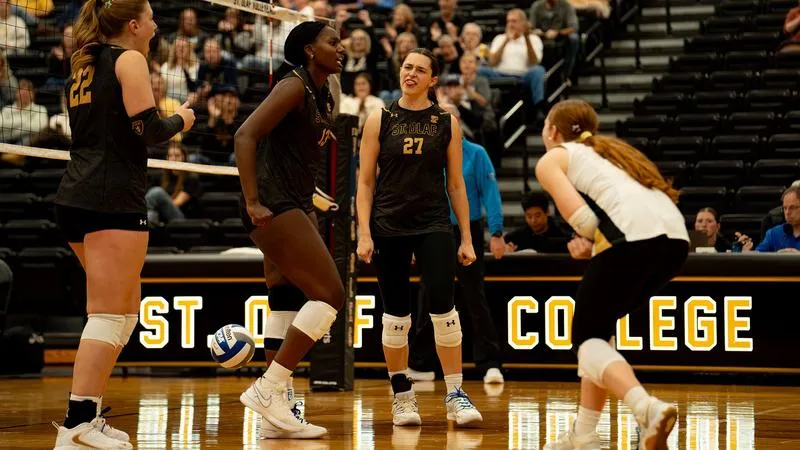 Volleyball wins a long one and a short one to start Homecoming and Family Weekend