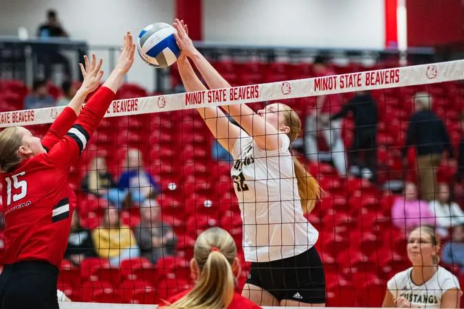 No. 11 SMSU rolls past UMary in three sets