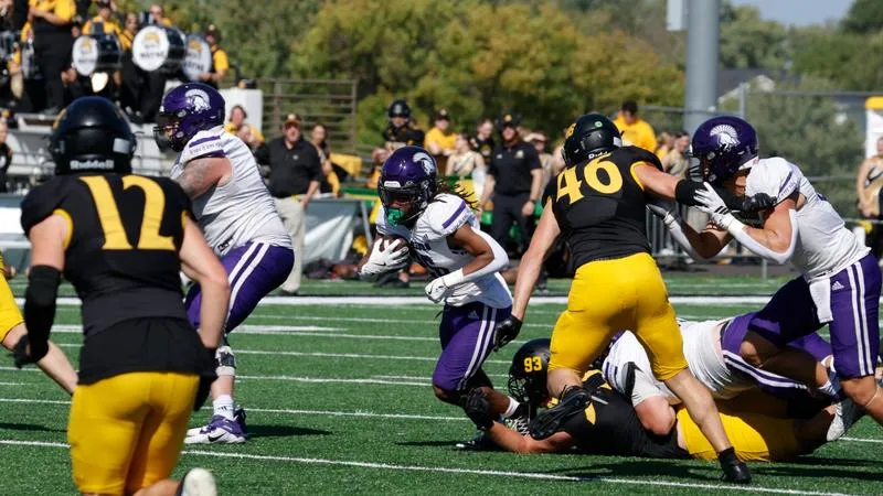 Warriors Fall Just Short at Wayne State 17-14