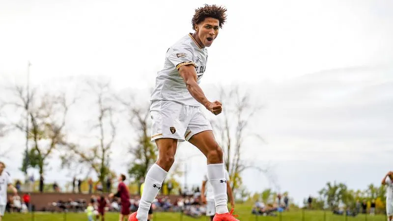 No. 1 men's soccer extends MIAC regular-season streak with shutout of Cobbers