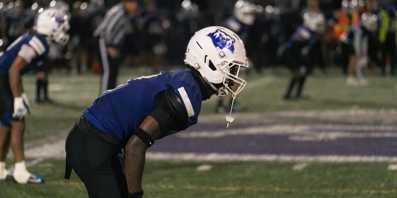 Crown Football Outlasts Minnesota Morris in Thrilling UMAC Road Victory