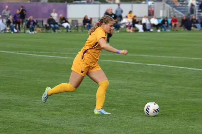 No. 7 Mavericks Fall to Bulldogs 3-0 For First Loss of the Season