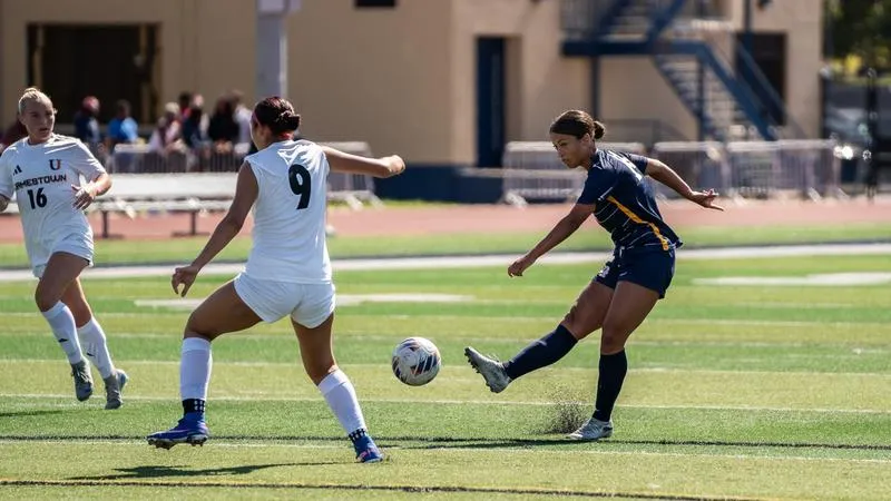 Golden Bears roll past Dragons 3-0