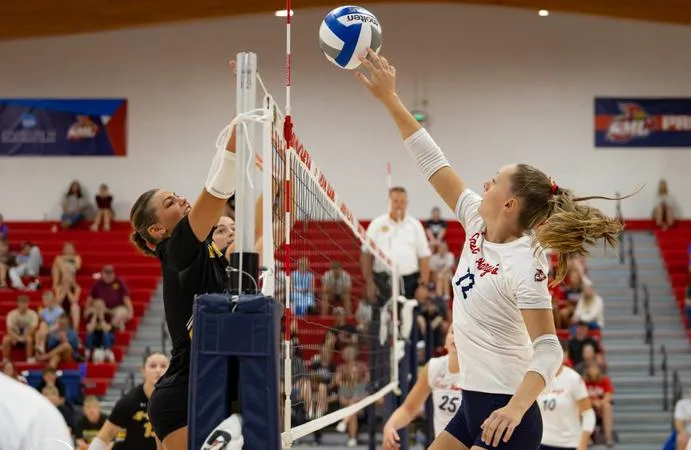 Volleyball Drops MIAC Matchup with Gustavus 3-1