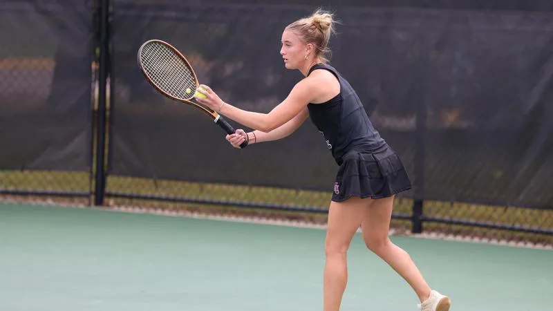 Strong Singles Performance Leads Pipers to 5-2 Win Over Cobbers