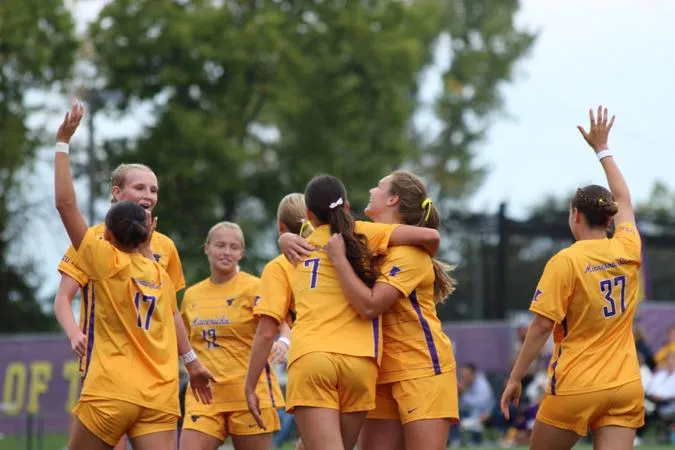 Mavericks Stay at No. 7 In USC Division II Poll