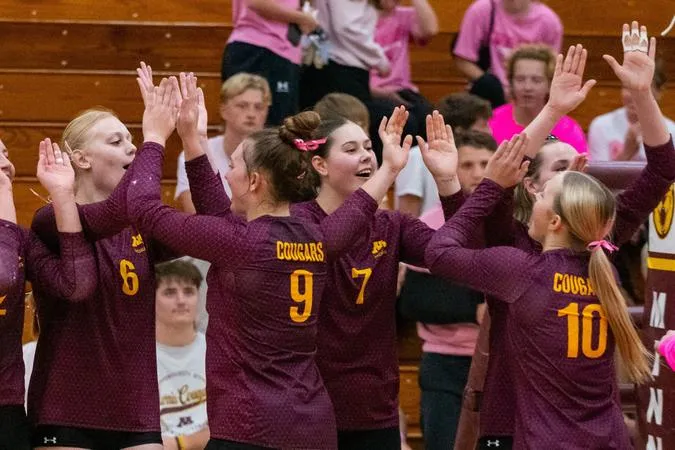 Cougar Volleyball Moves to 5-1 in UMAC Play with Sweep against Crown